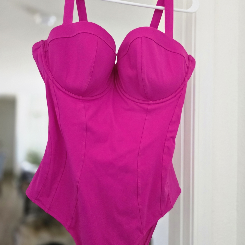 Ta3 Pink Women's Lushy One-Piece Swimsuit